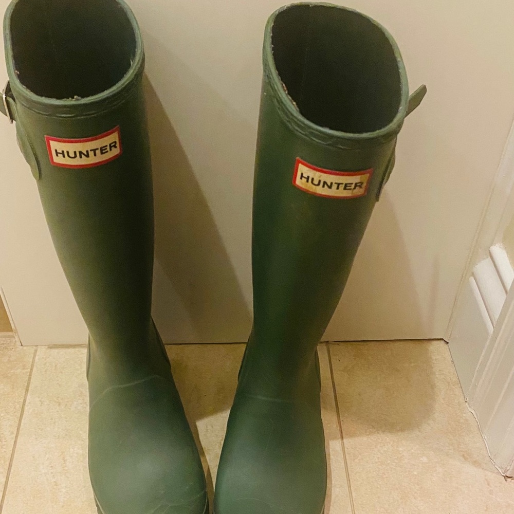 Girls green Hunter boots
